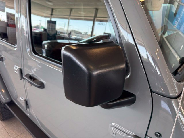 Jeep Wrangler photo 12