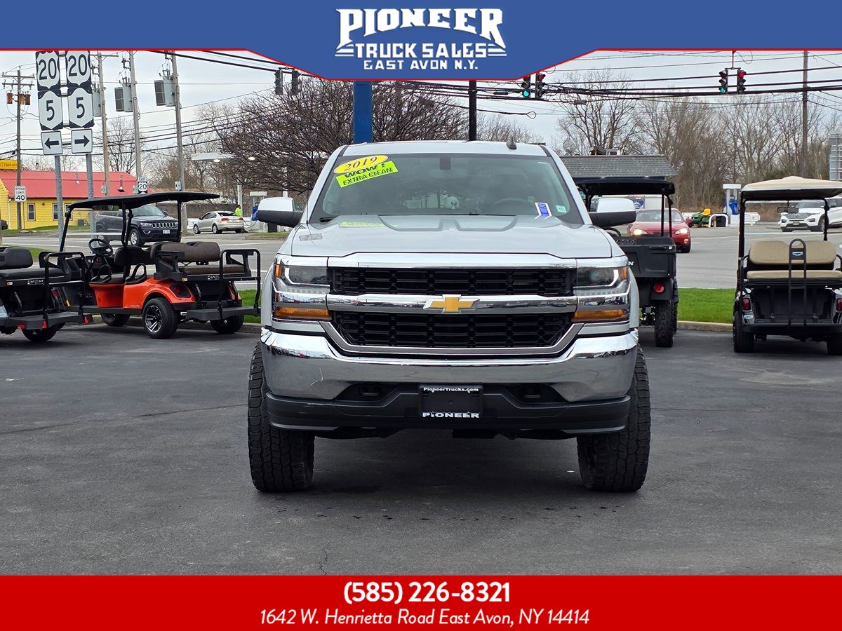 2019 Chevrolet Silverado 1500 LT photo 2
