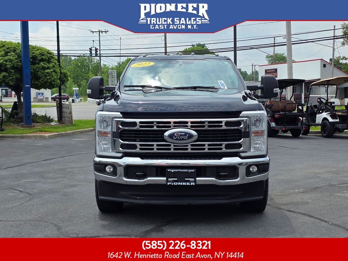2023 Ford F-250 XLT photo 2
