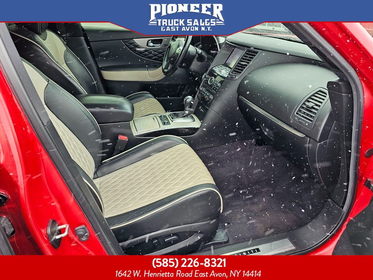 Sold 2017 INFINITI QX70 in Rochester, NY, image size:1200x900