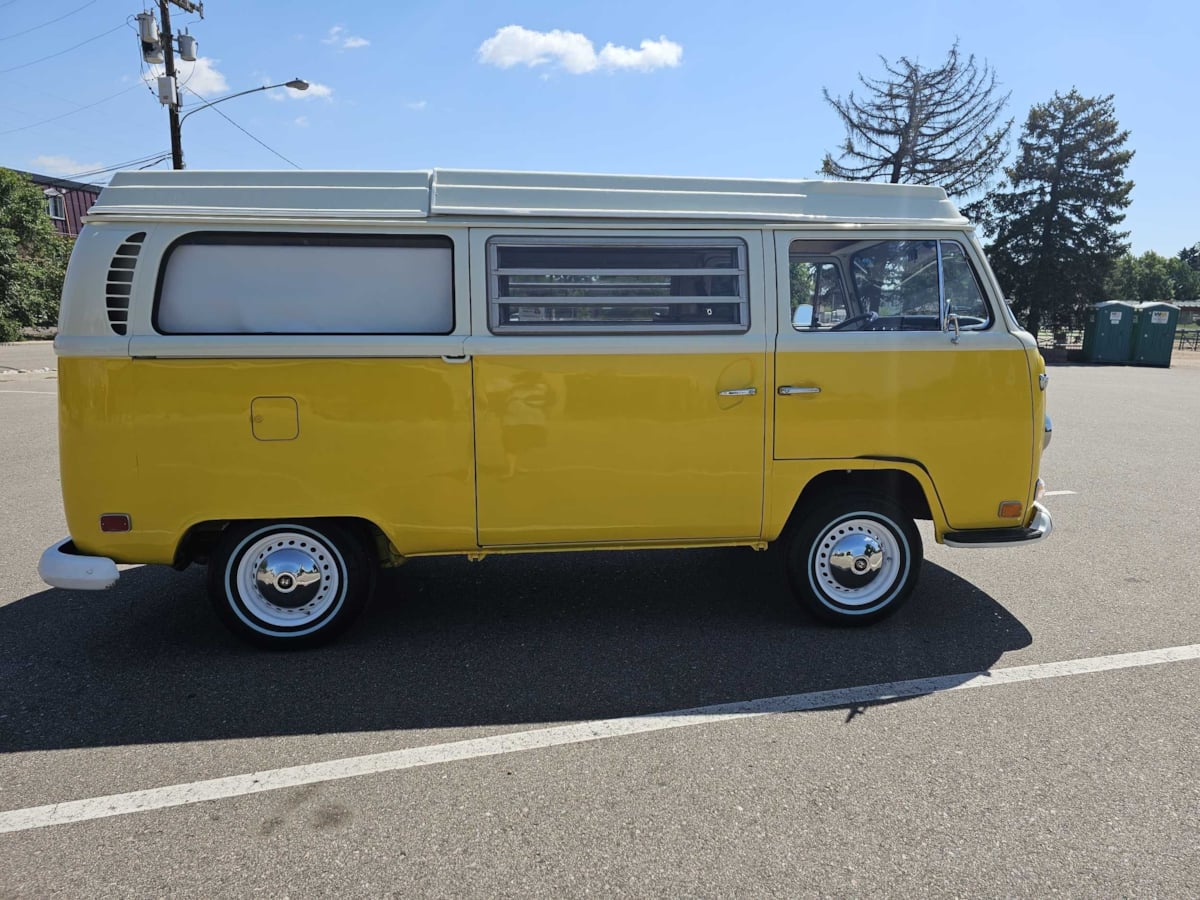 Volkswagen Bus photo 6