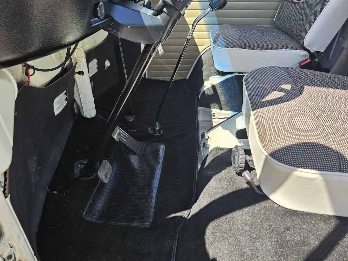 Volkswagen Bus photo 10