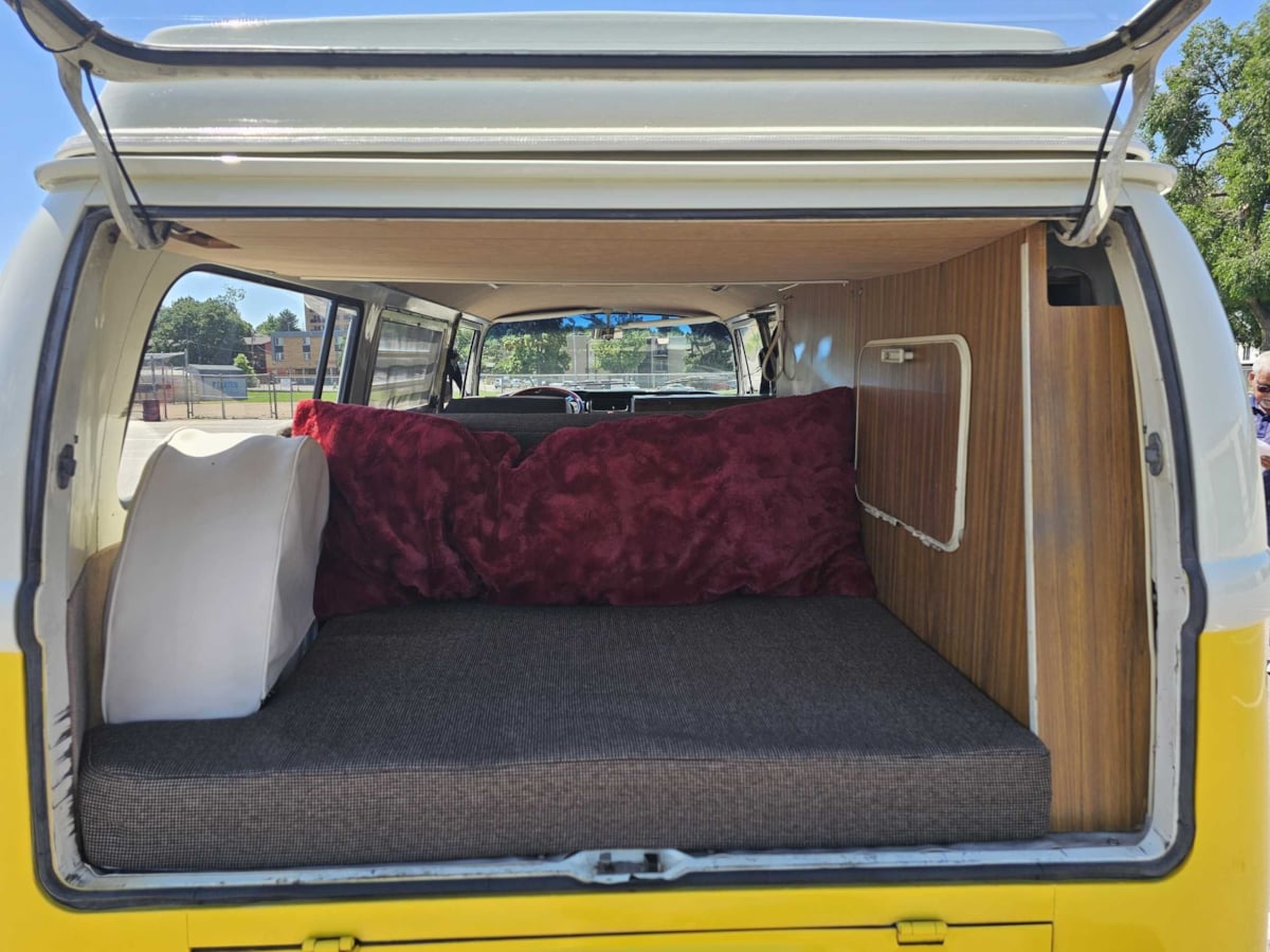 Volkswagen Bus photo 17