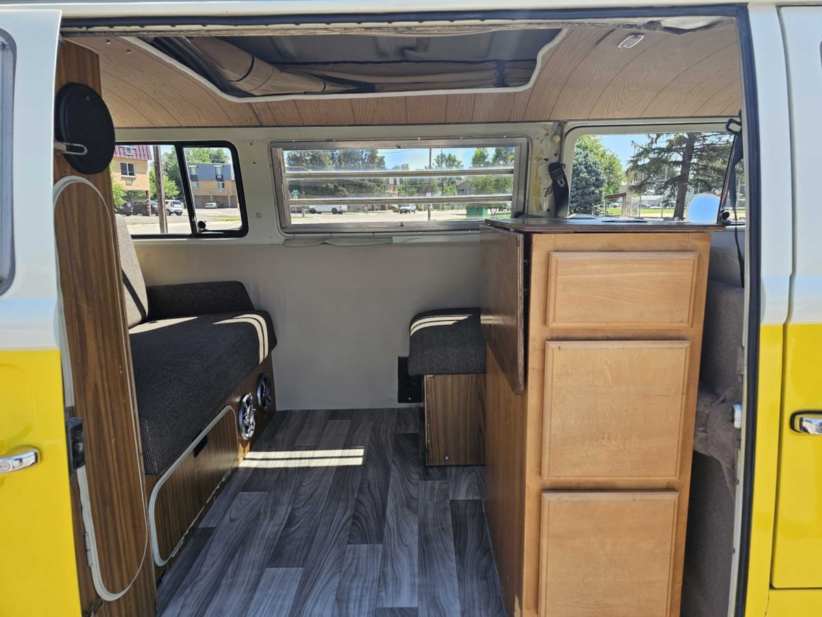 Volkswagen Bus photo 24
