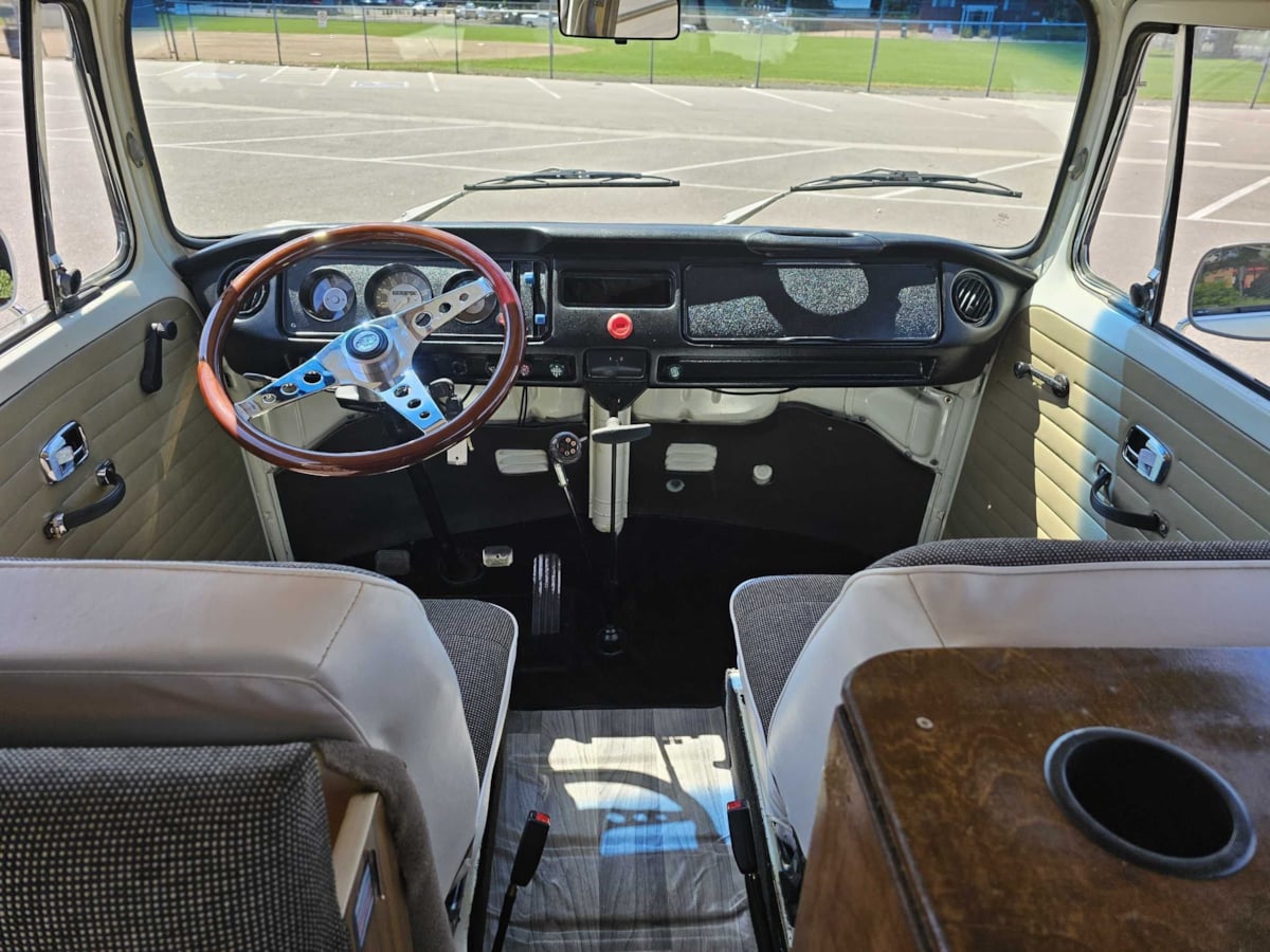 Volkswagen Bus photo 34