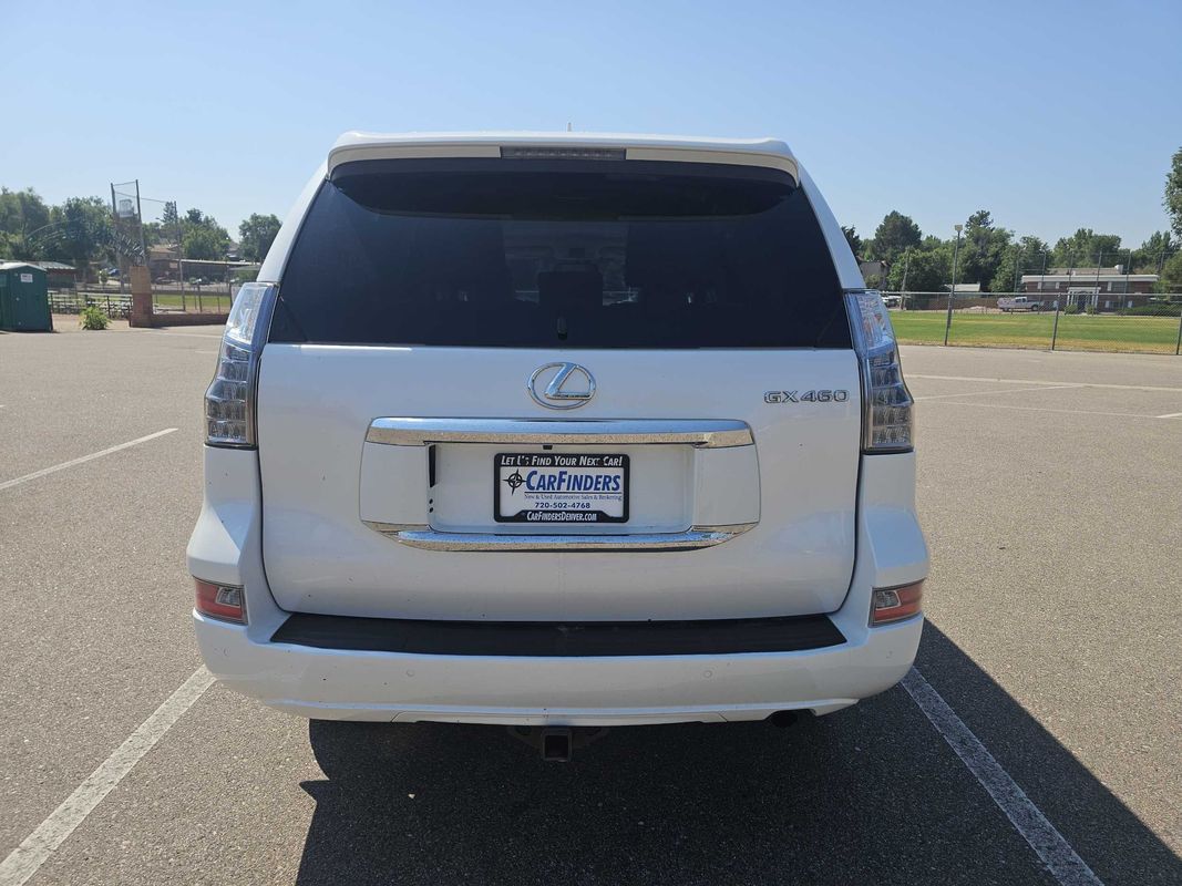 2017 Lexus GX 460 photo 3