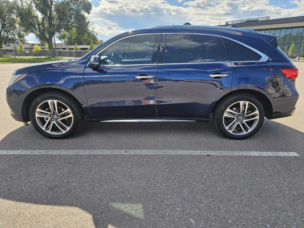 2017 Acura MDX SH-AWD Advance photo 2