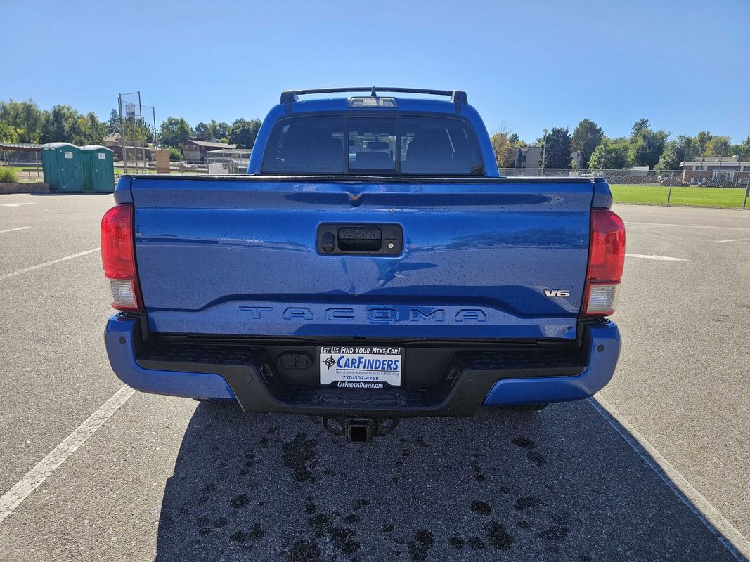 2016 Toyota Tacoma TRD Sport photo 4