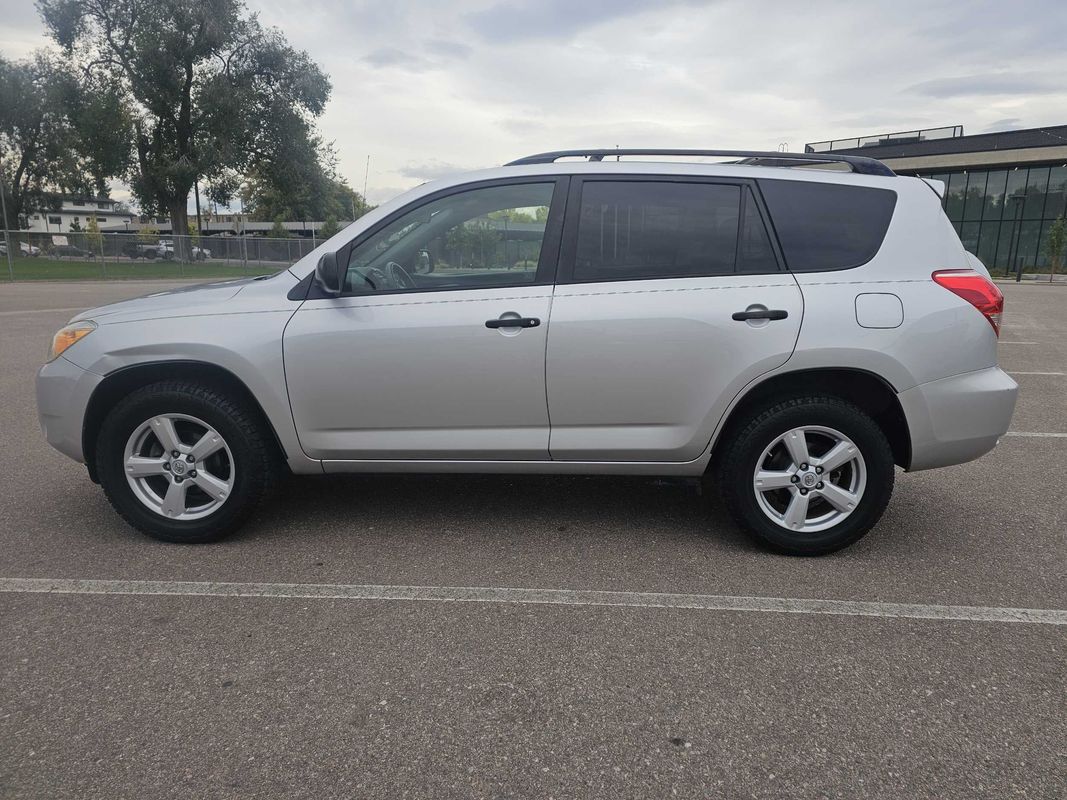2006 Toyota RAV4 Base photo 2