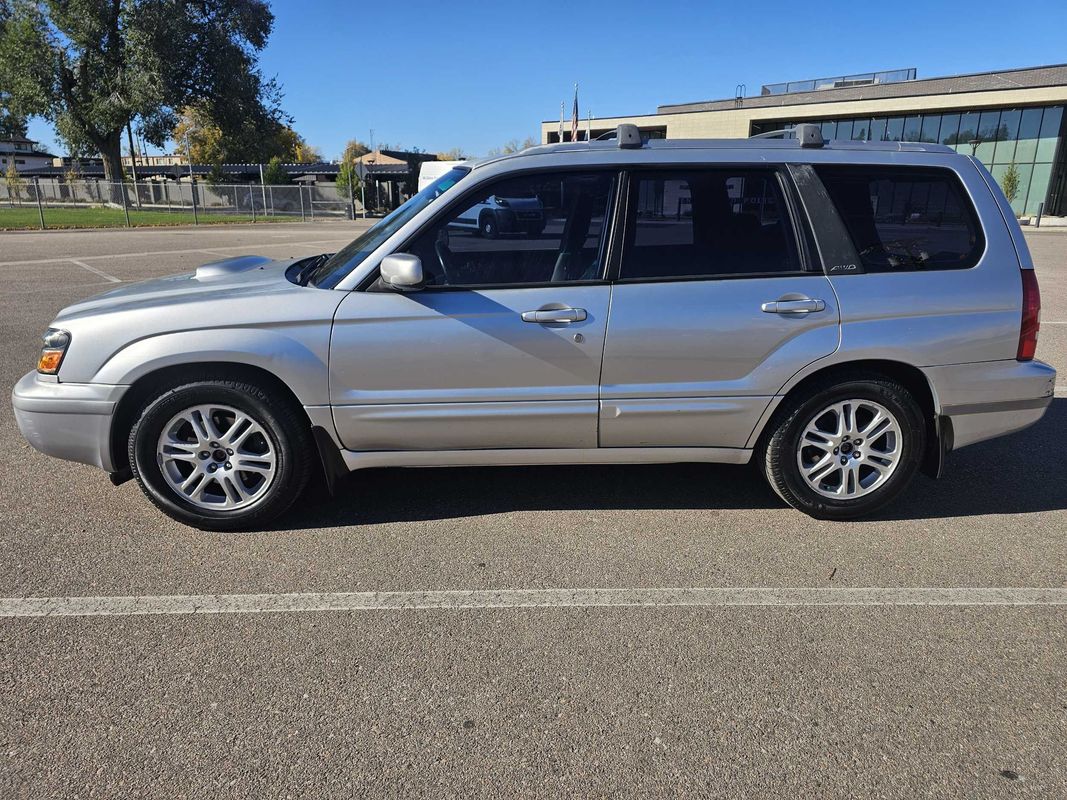 2004 Subaru Forester XT photo 2