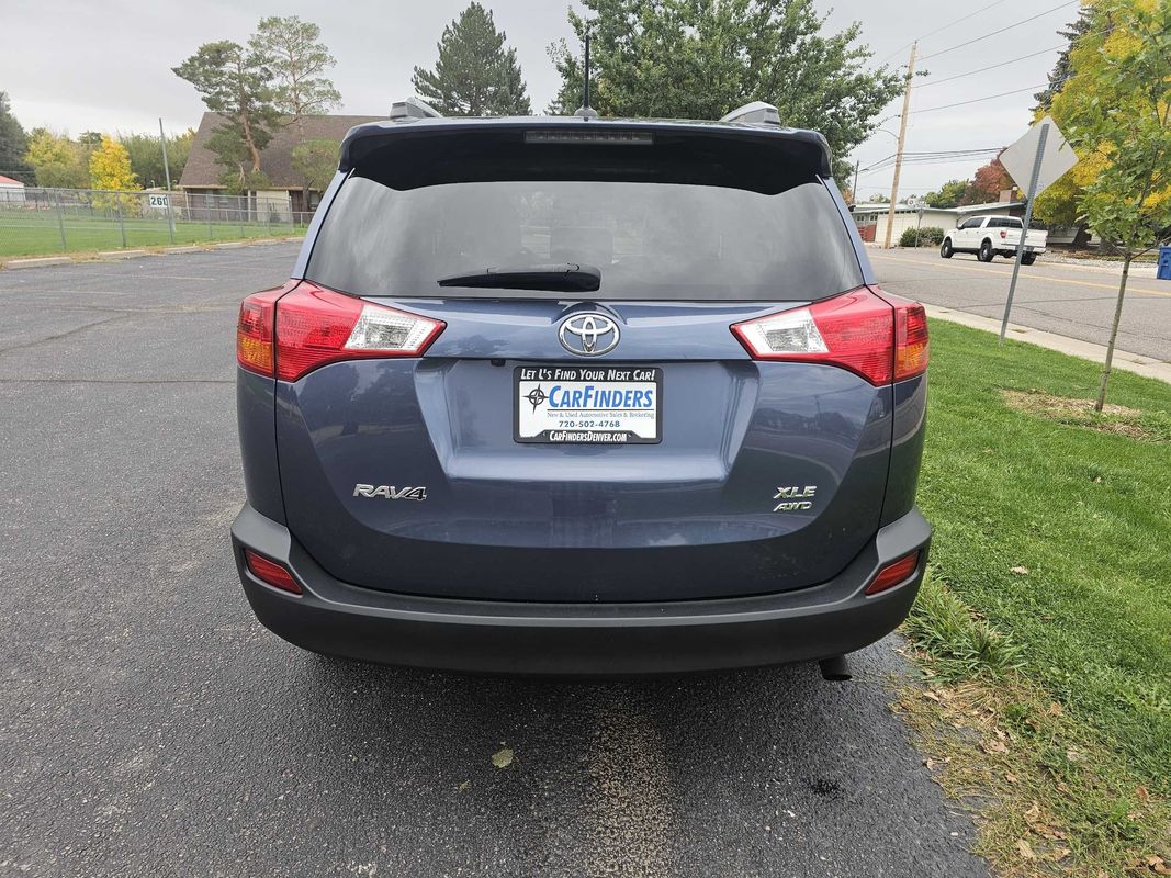 2014 Toyota RAV4 XLE photo 4