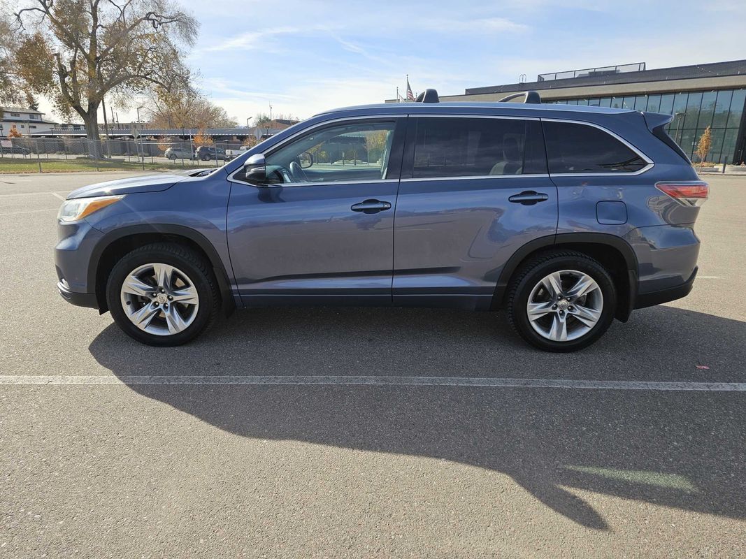 2014 Toyota Highlander Limited Platinum photo 2