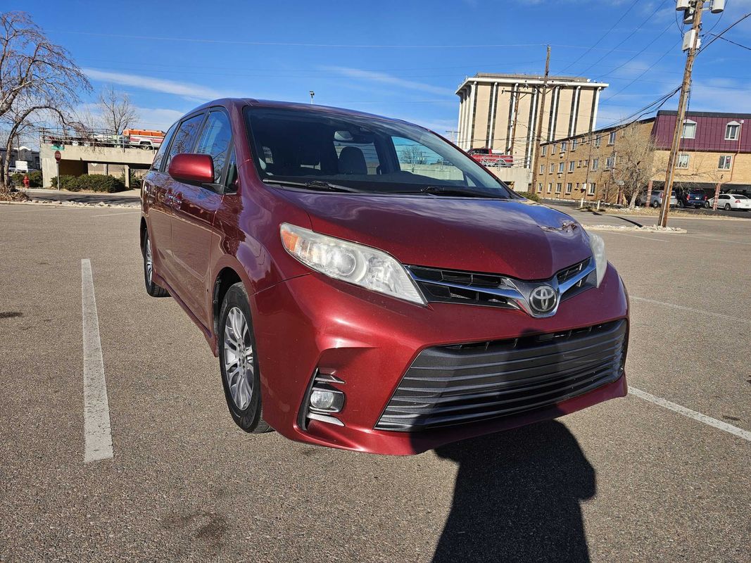 2018 Toyota Sienna XLE - Photo 7