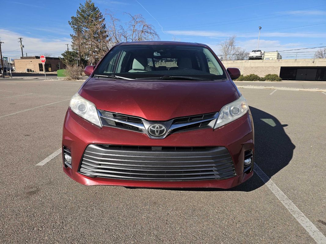 2018 Toyota Sienna XLE - Photo 8