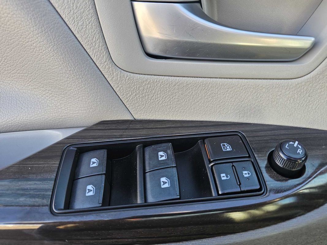 2018 Toyota Sienna XLE - Photo 13