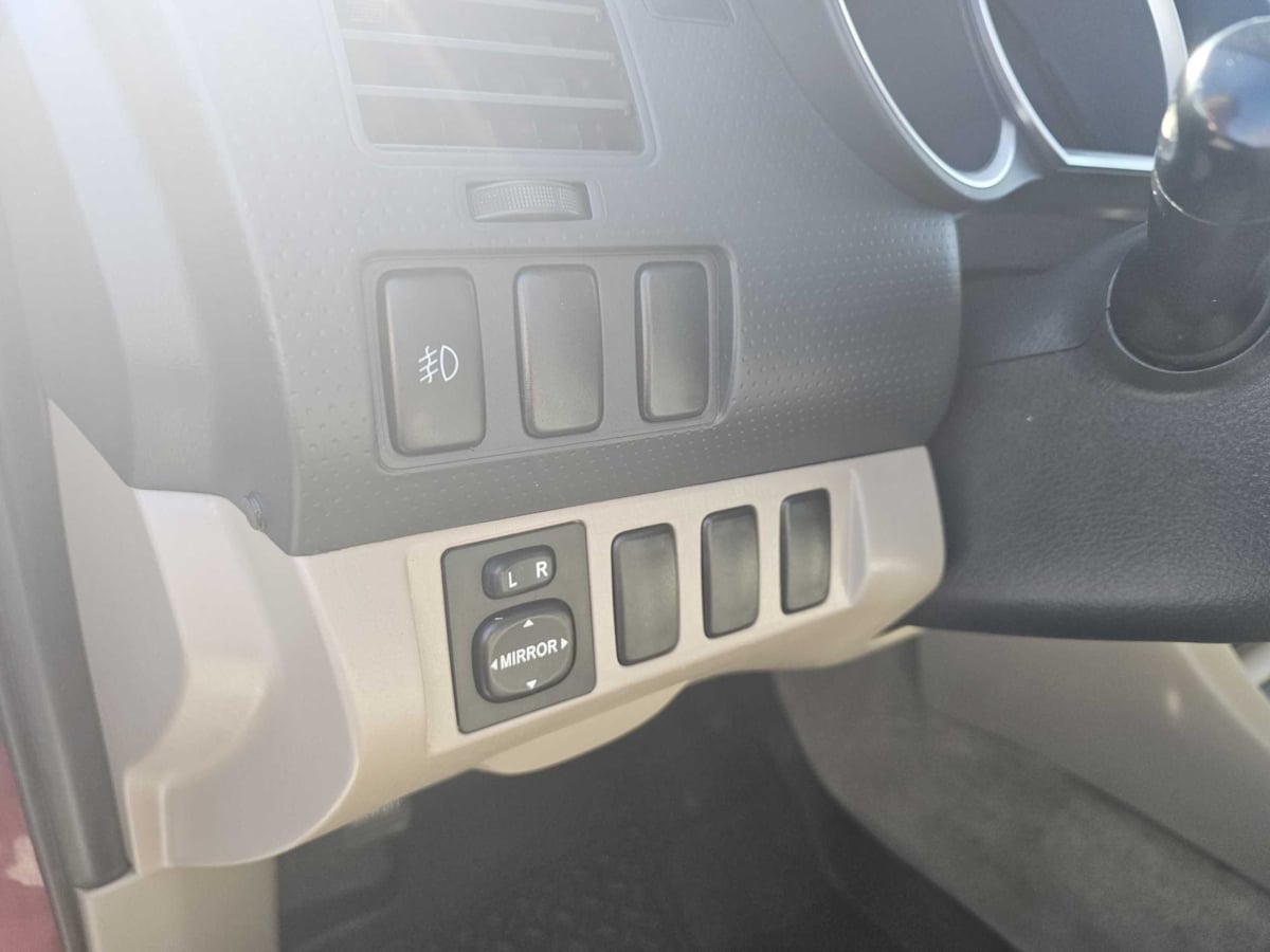 Toyota Tacoma photo 13