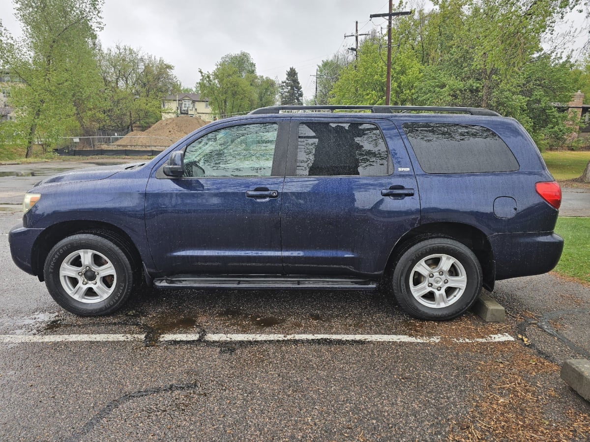 Toyota Sequoia photo 2