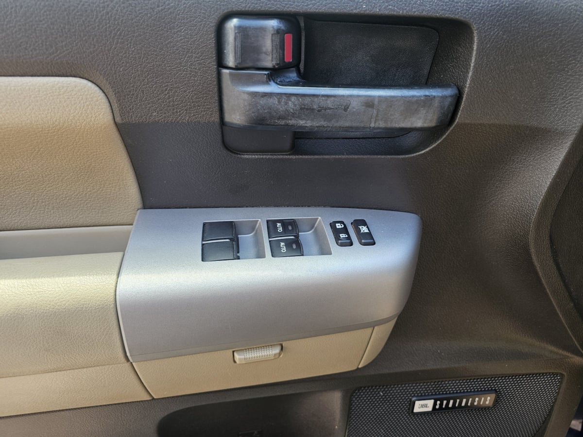 Toyota Sequoia photo 13