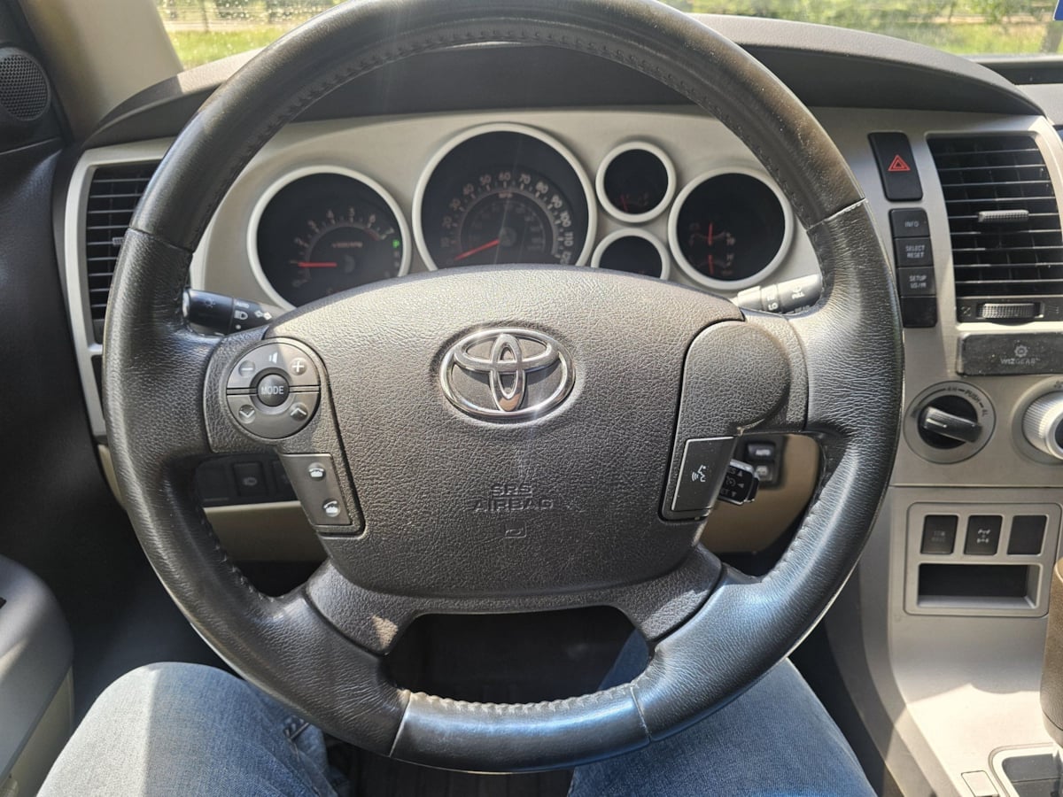 Toyota Sequoia photo 16