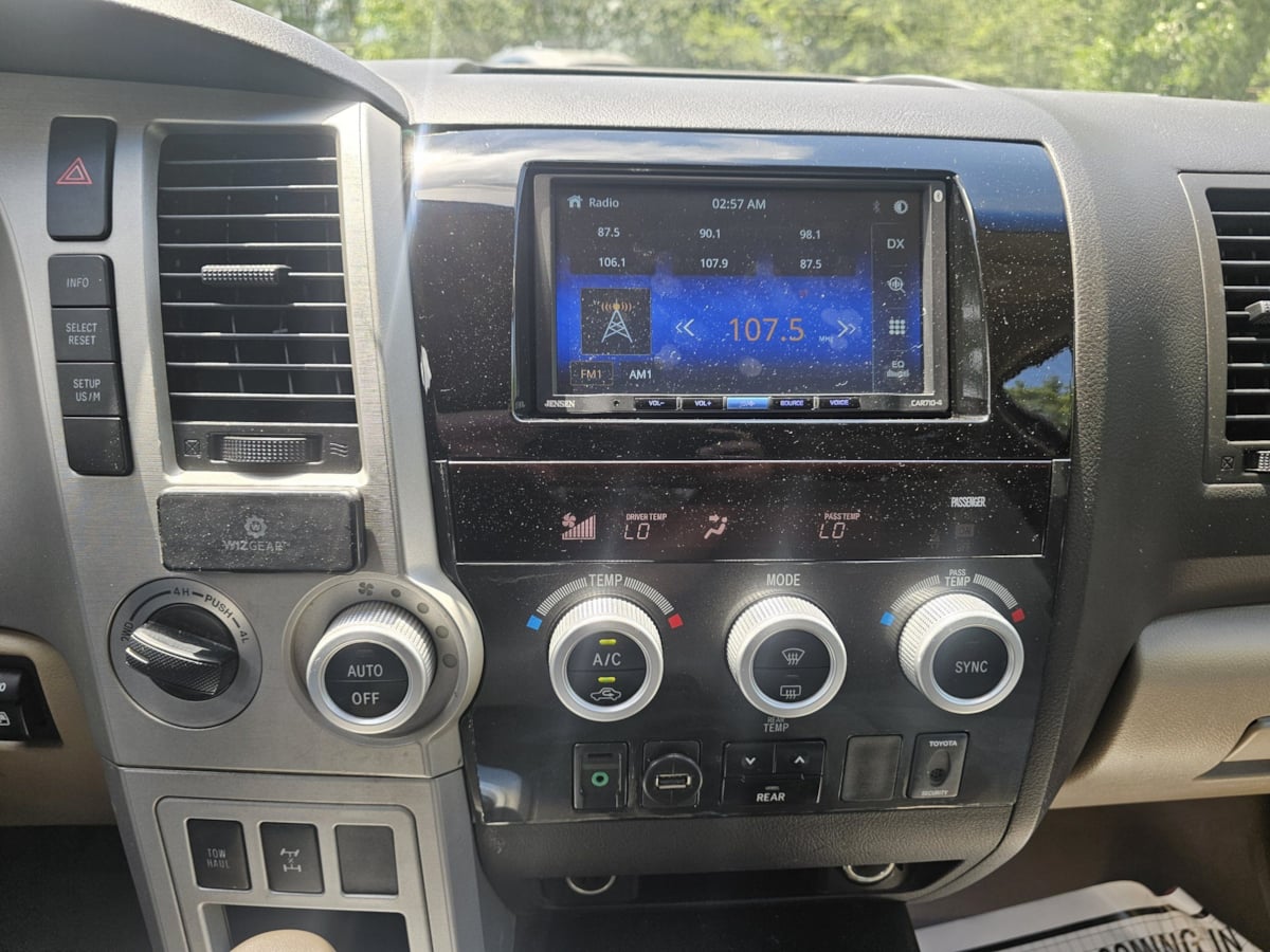 Toyota Sequoia photo 18