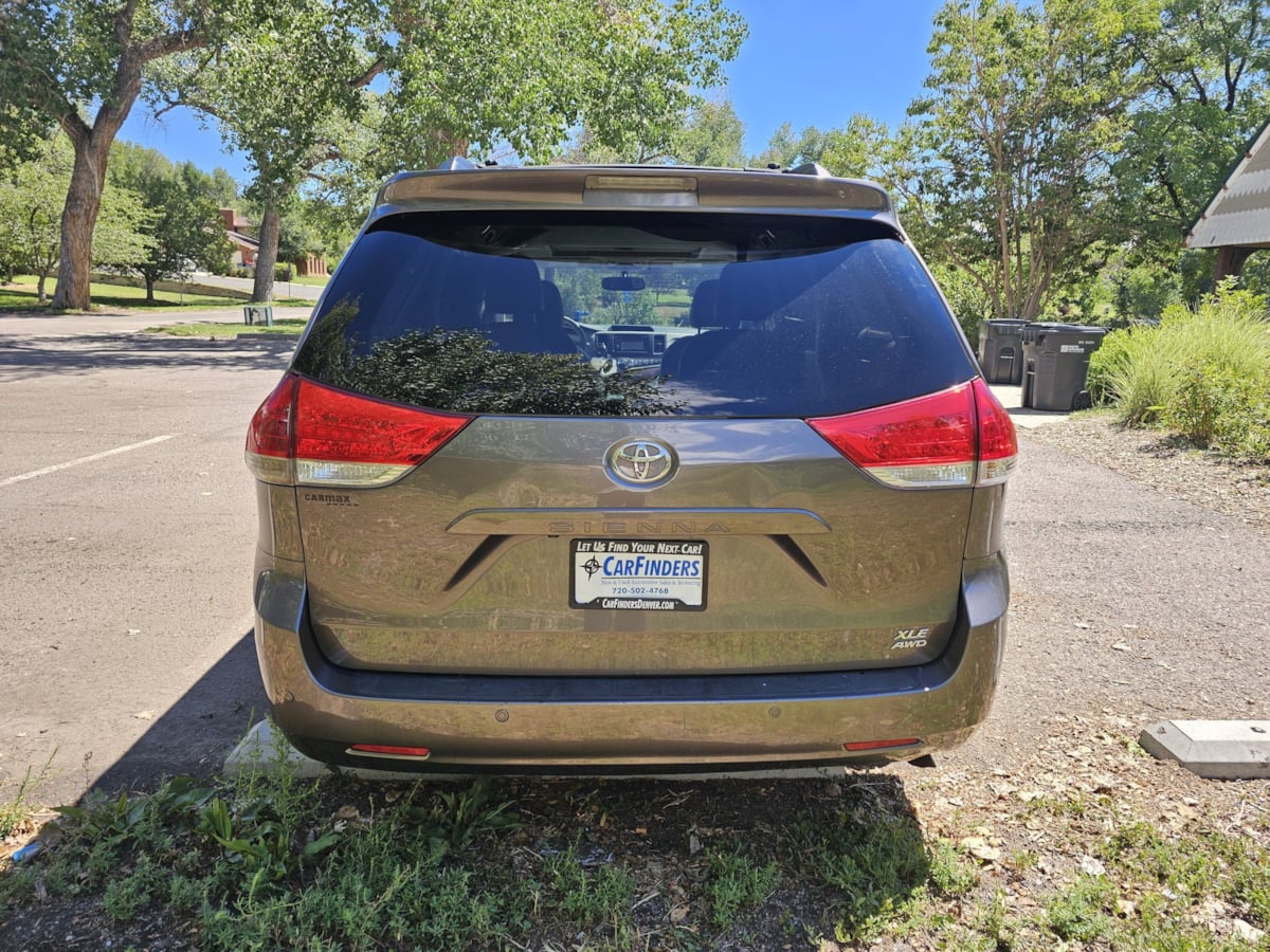 Toyota Sienna photo 4