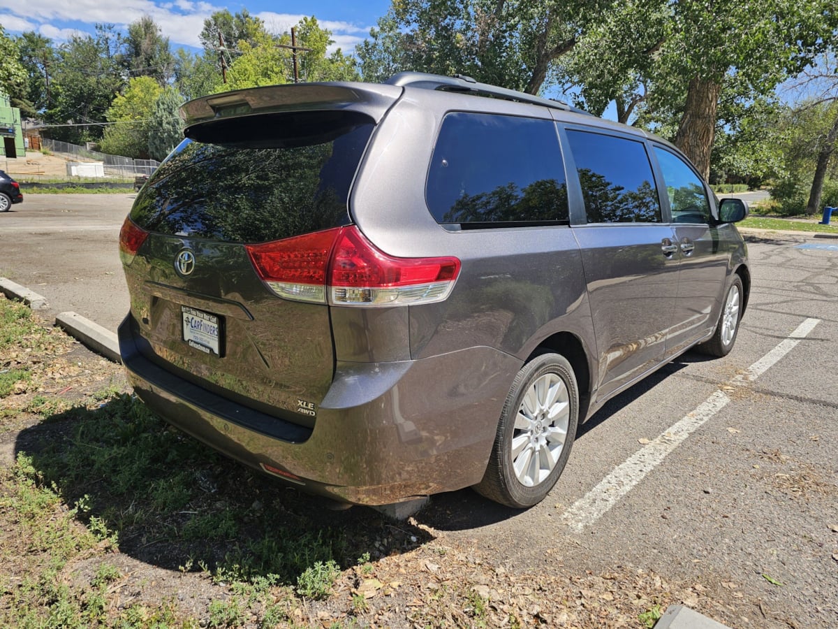 Toyota Sienna photo 5