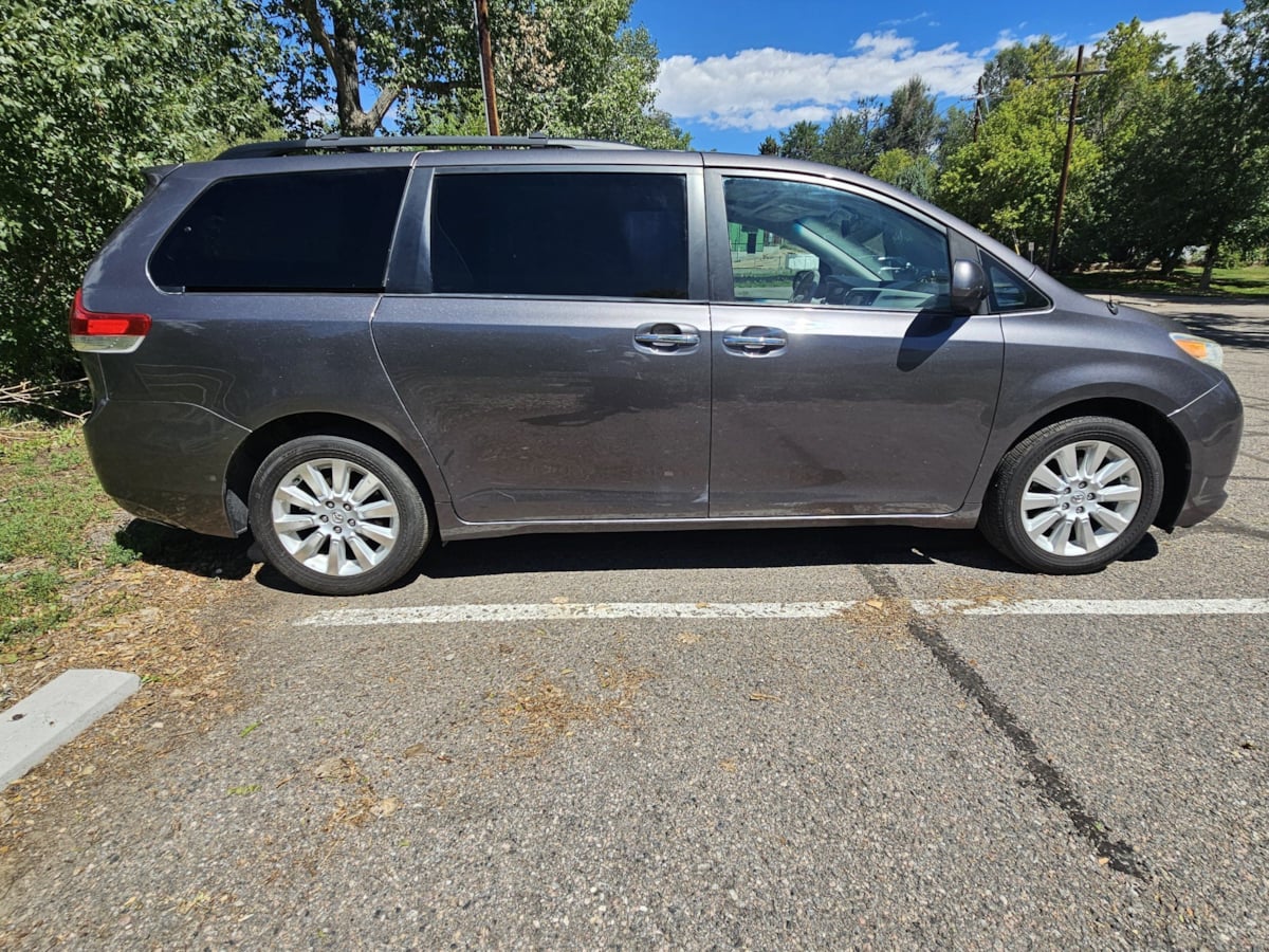 Toyota Sienna photo 6