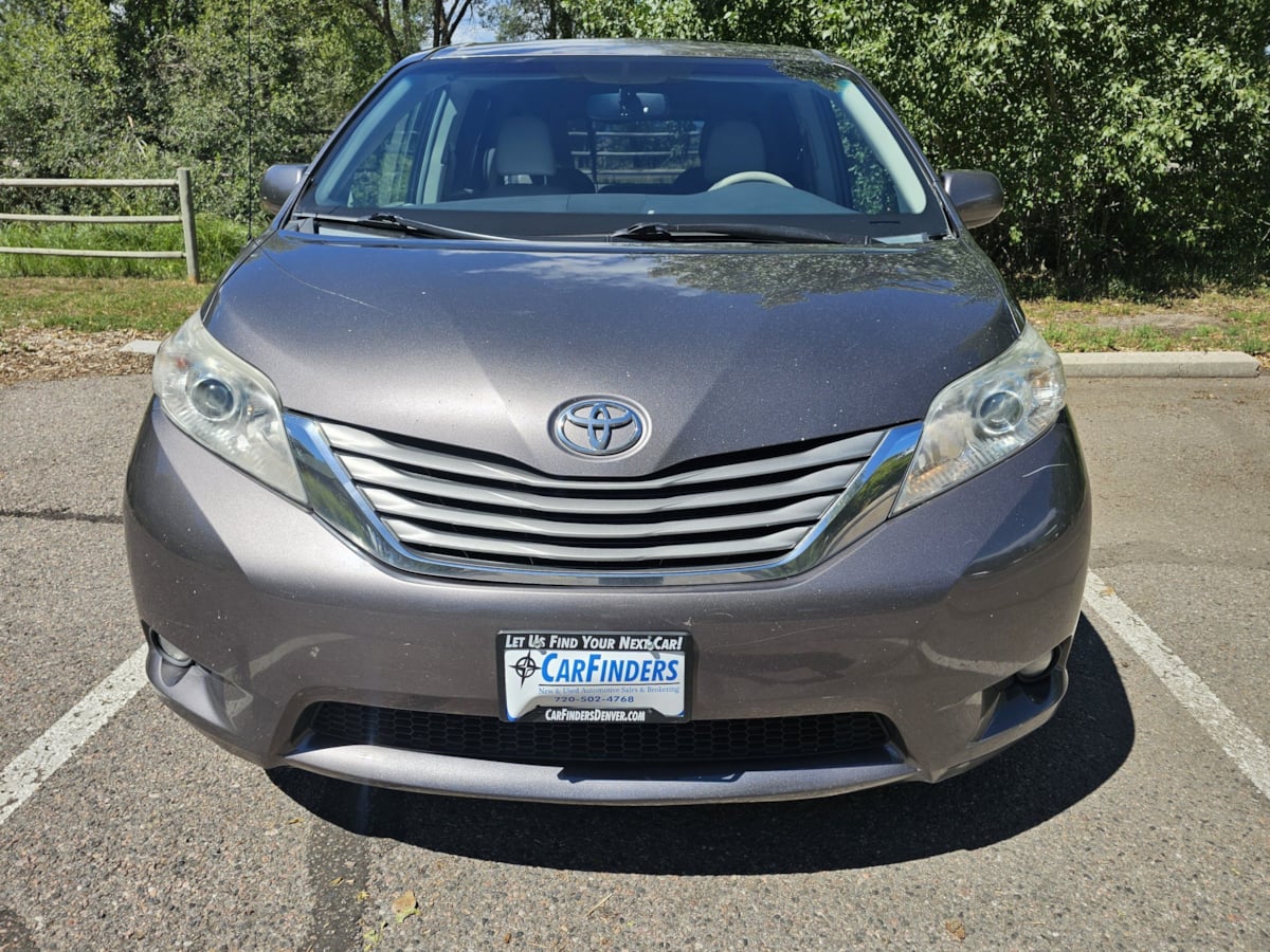 Toyota Sienna photo 8