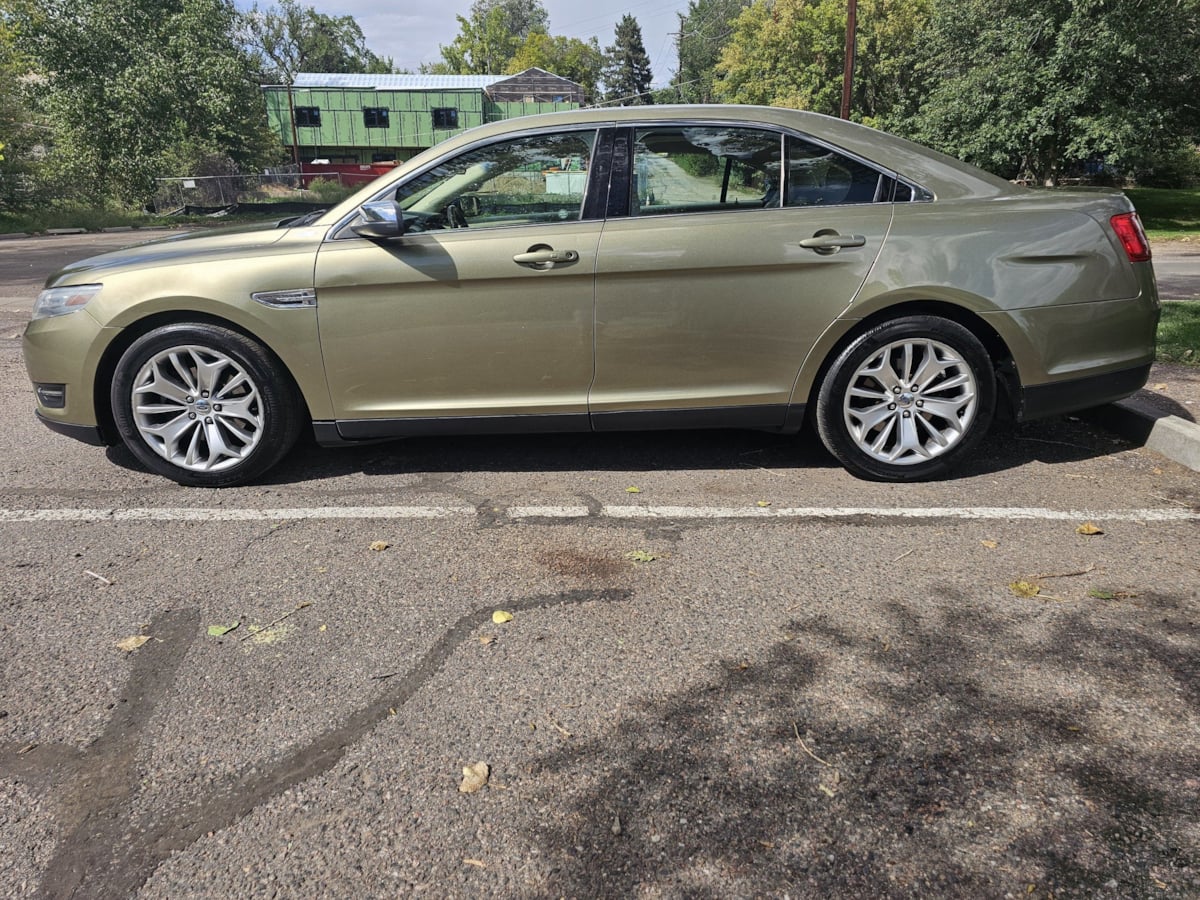 Ford Taurus photo 2