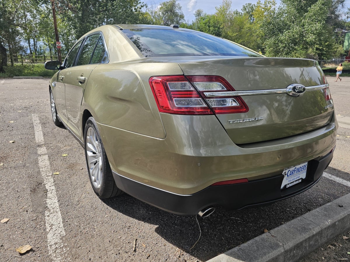 Ford Taurus photo 3