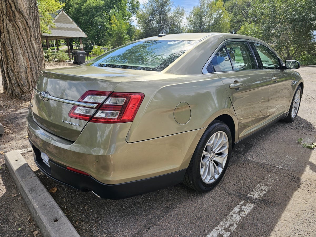 Ford Taurus photo 5