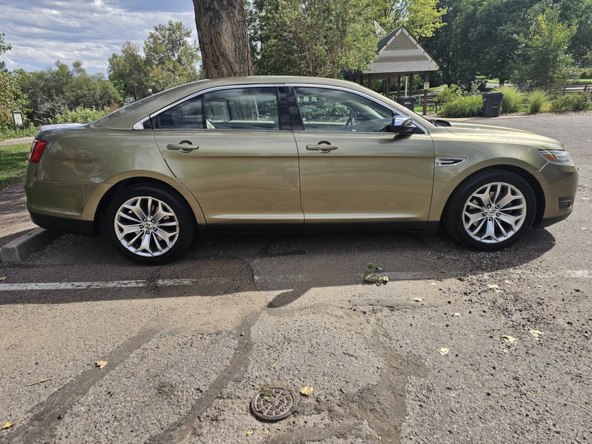 Ford Taurus photo 6