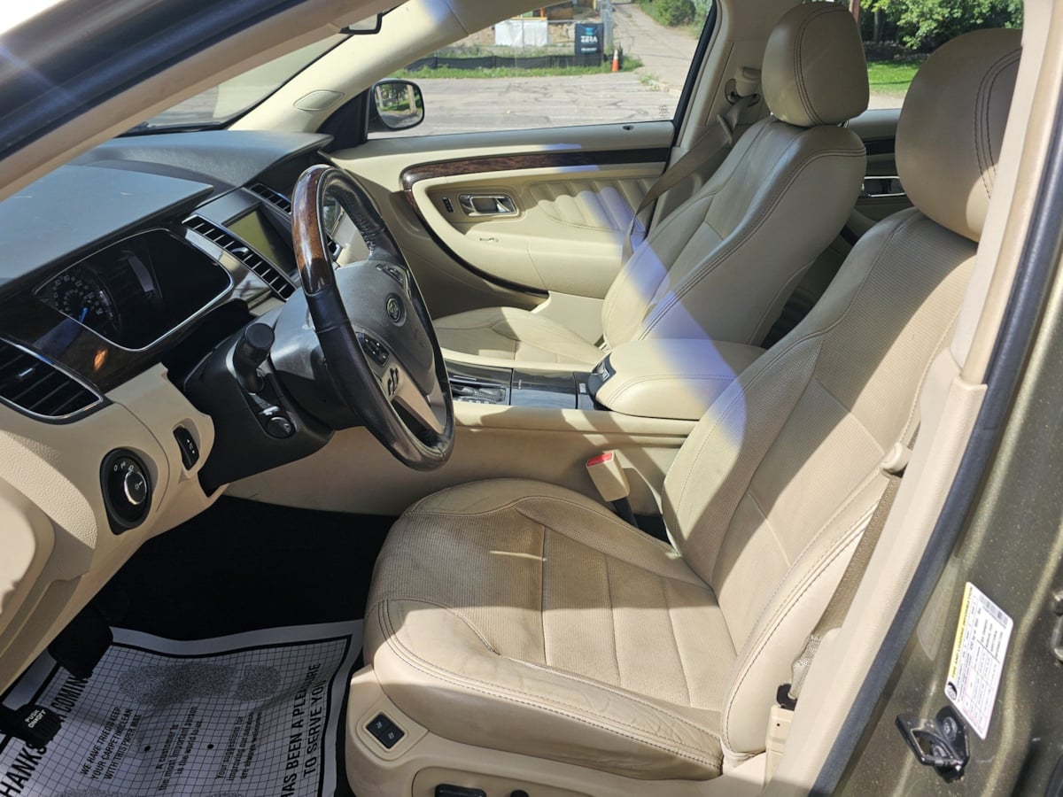 Ford Taurus photo 9