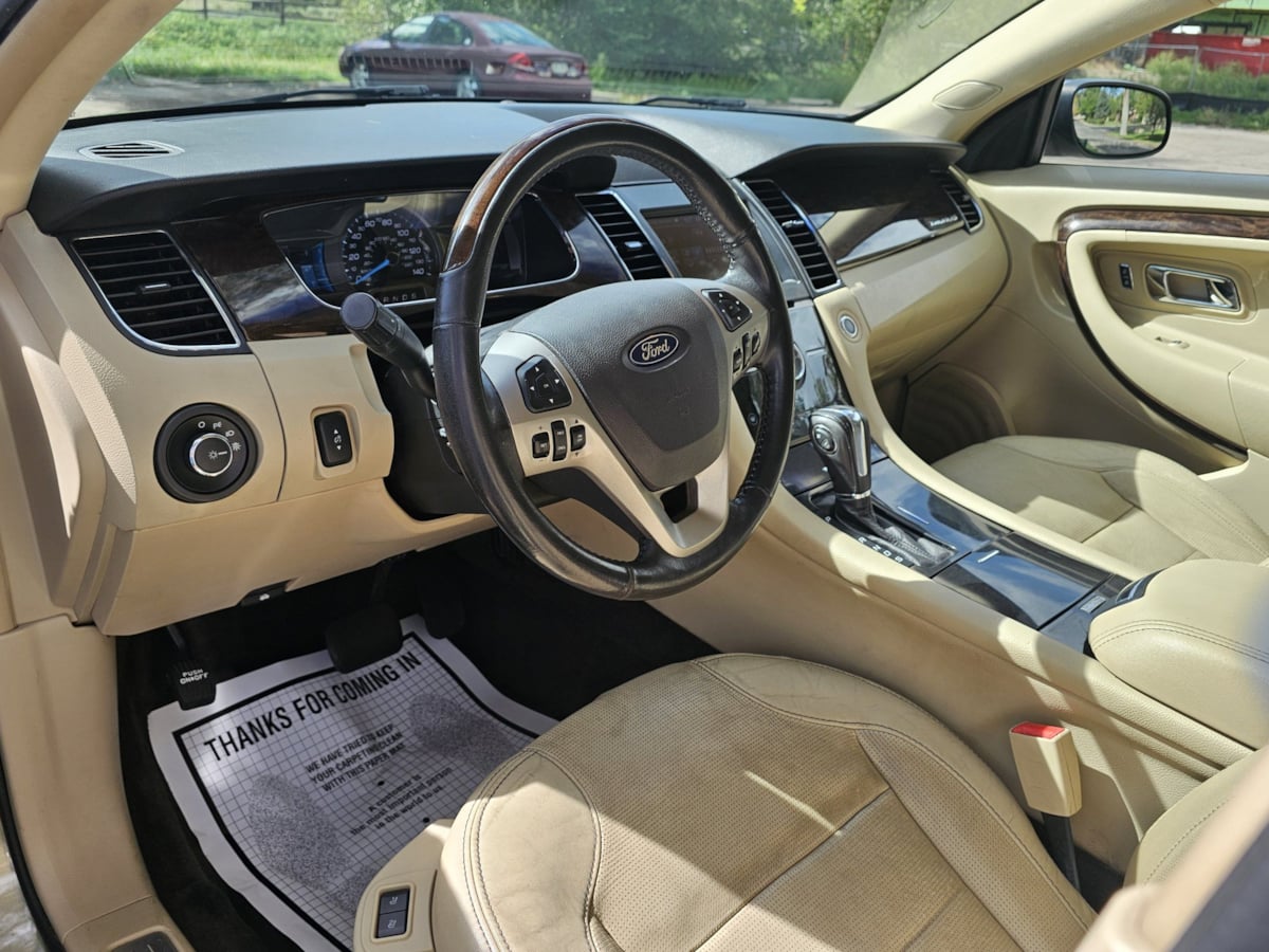 Ford Taurus photo 10