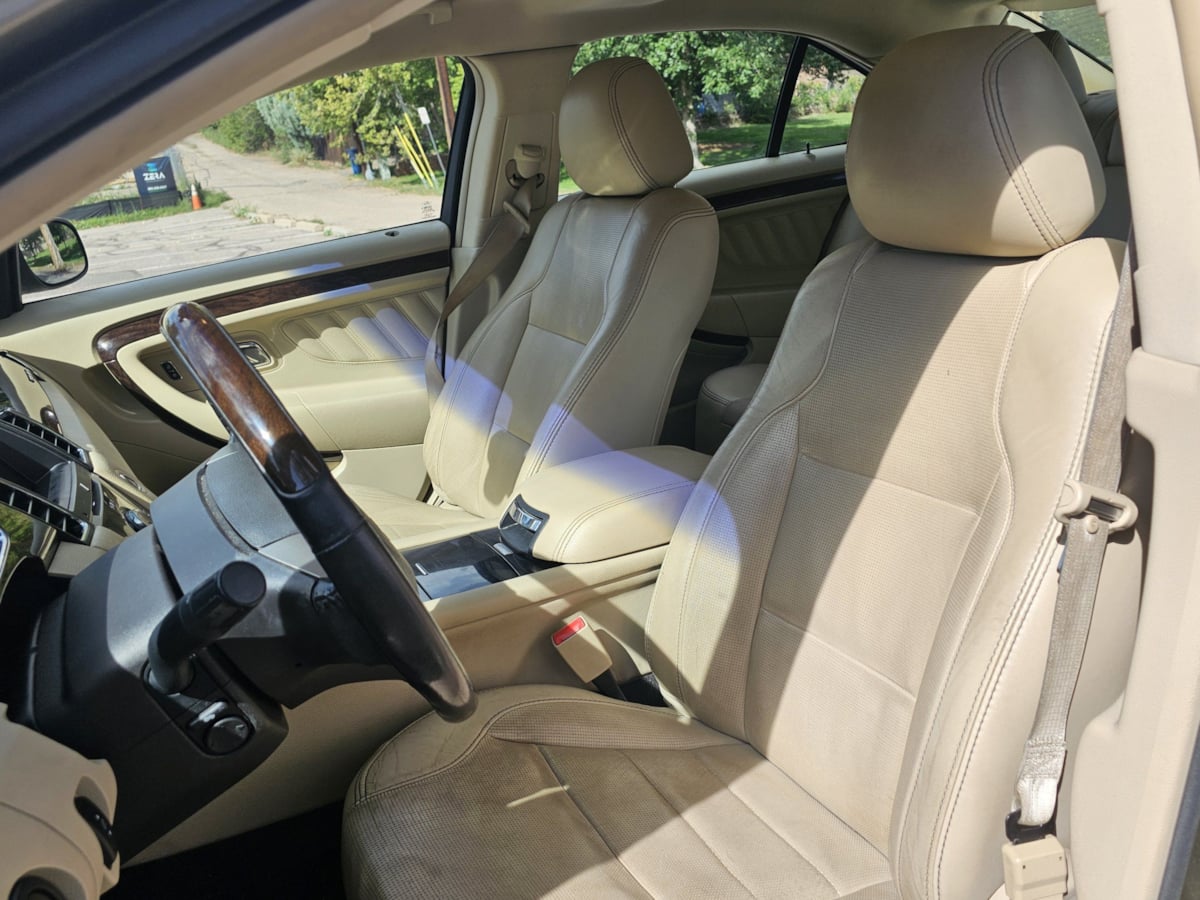 Ford Taurus photo 11