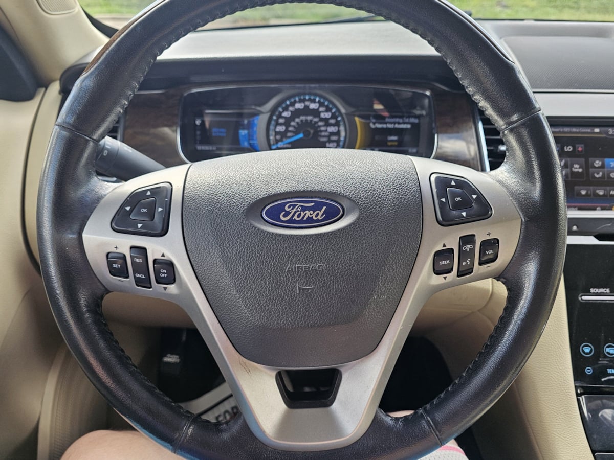 Ford Taurus photo 15