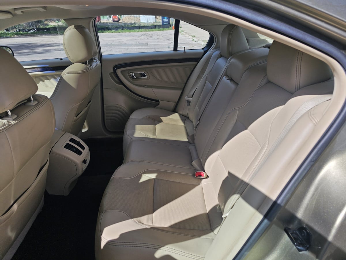 Ford Taurus photo 26