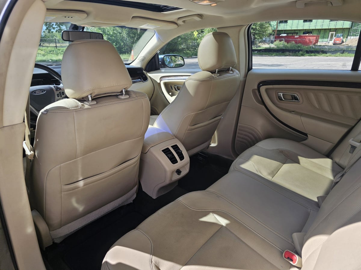 Ford Taurus photo 27