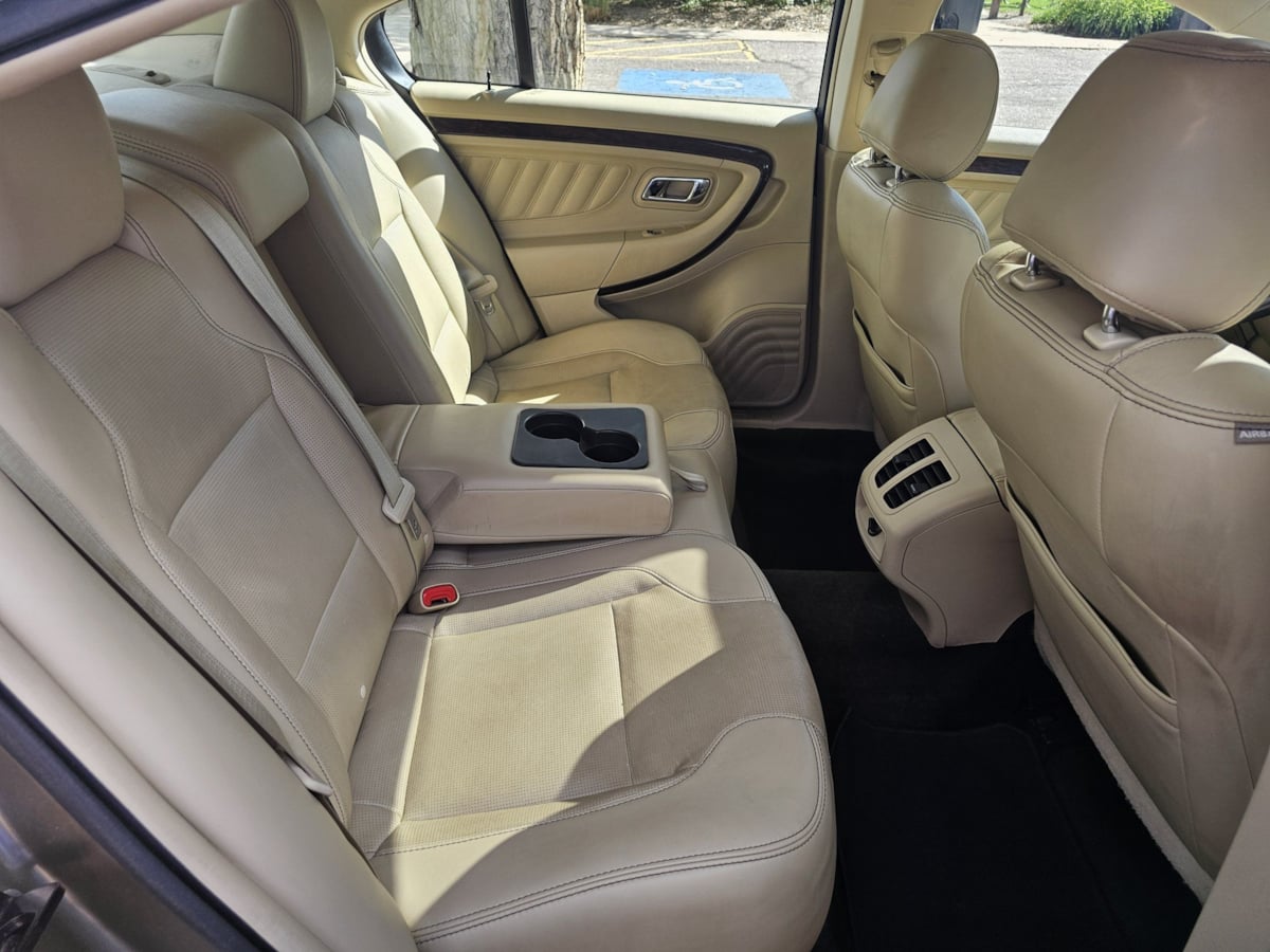 Ford Taurus photo 35