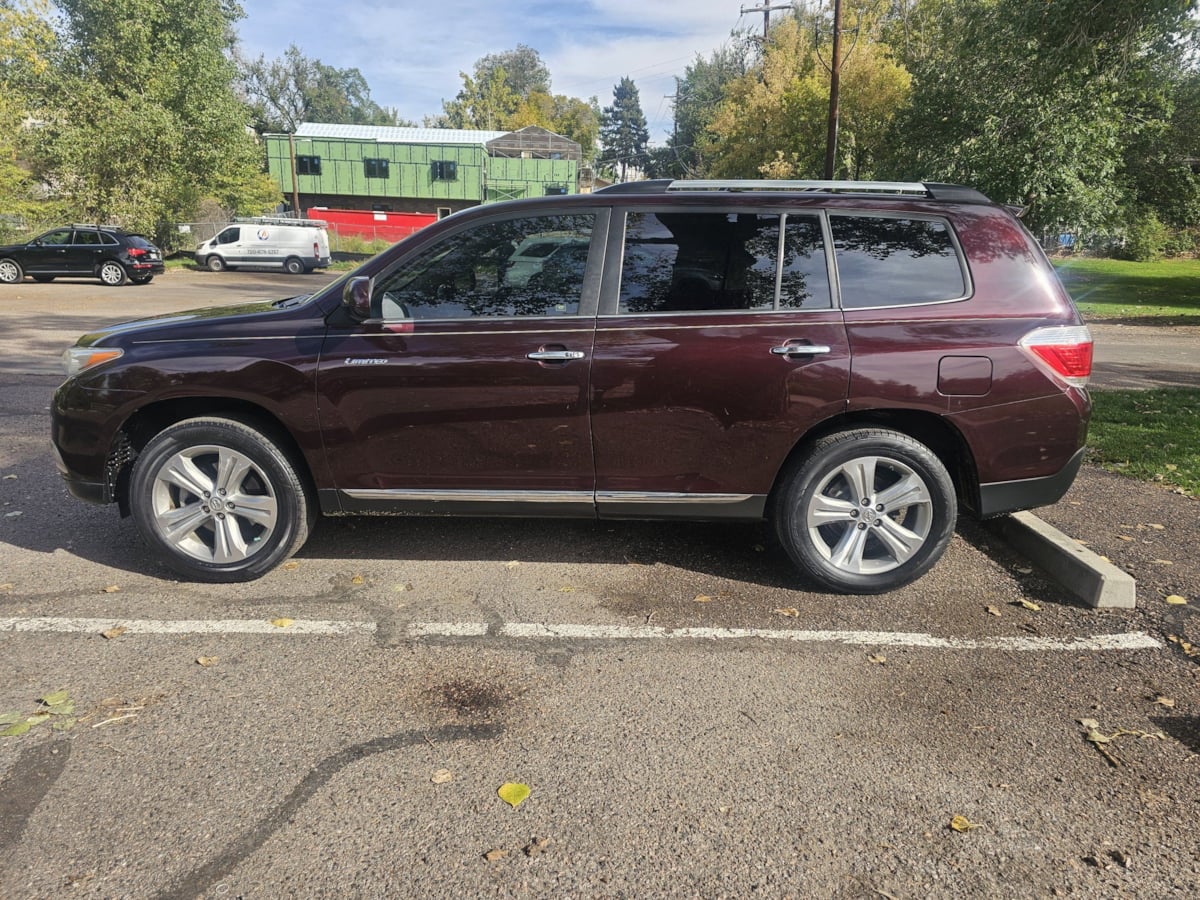 Toyota Highlander photo 2