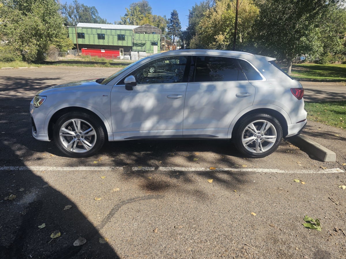 Audi Q3 photo 2