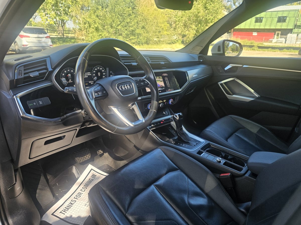 Audi Q3 photo 10