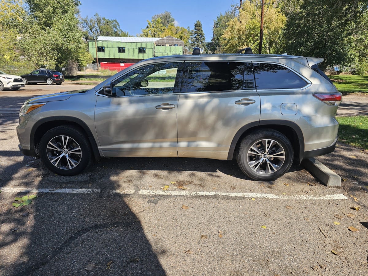 Toyota Highlander photo 2