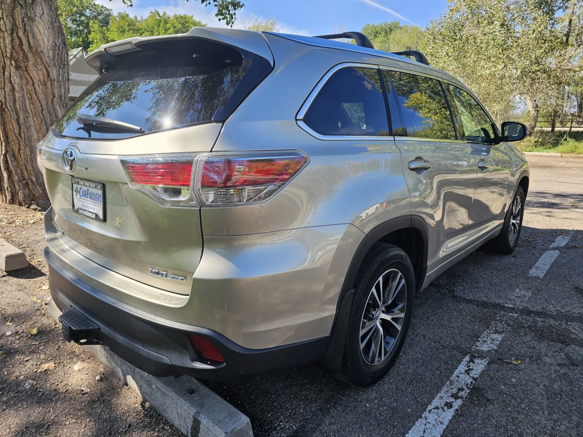 Toyota Highlander photo 5