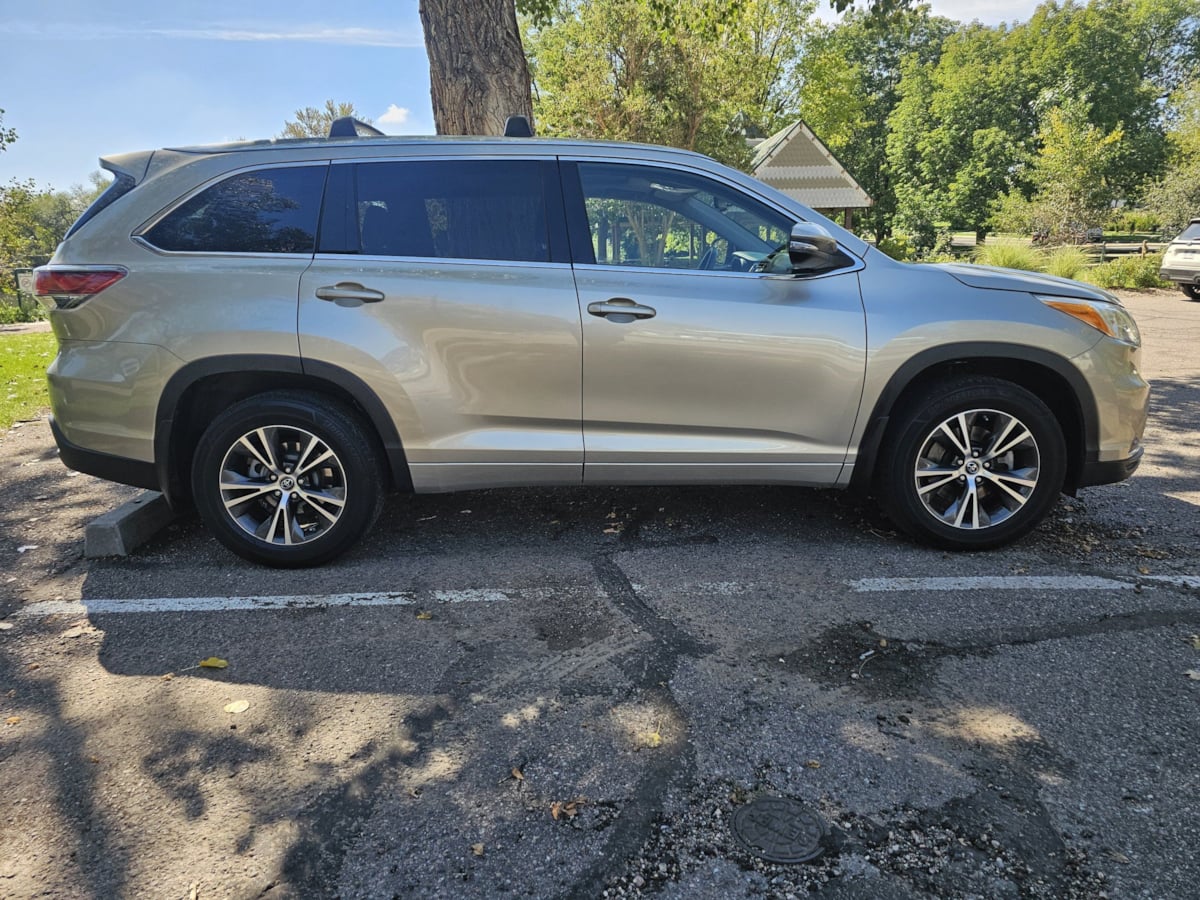 Toyota Highlander photo 6