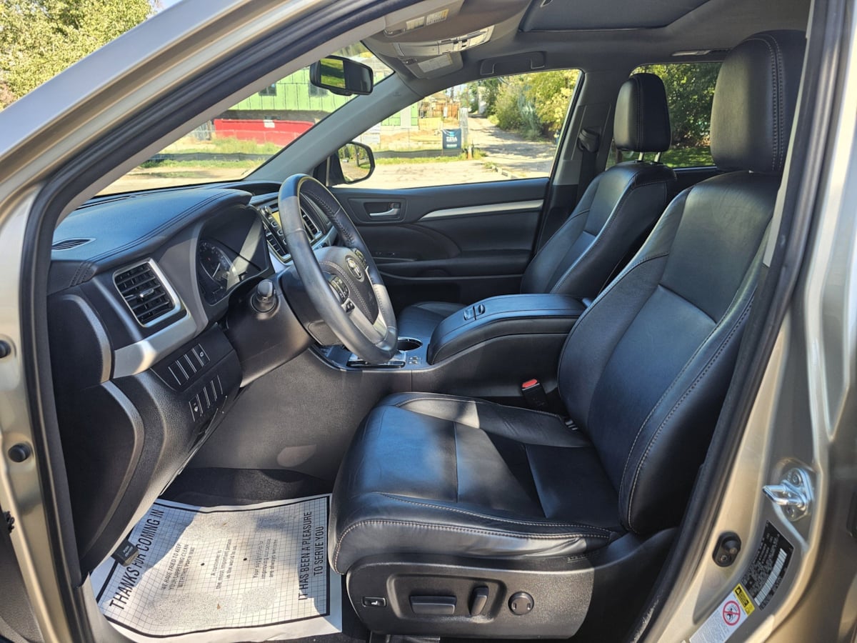 Toyota Highlander photo 9