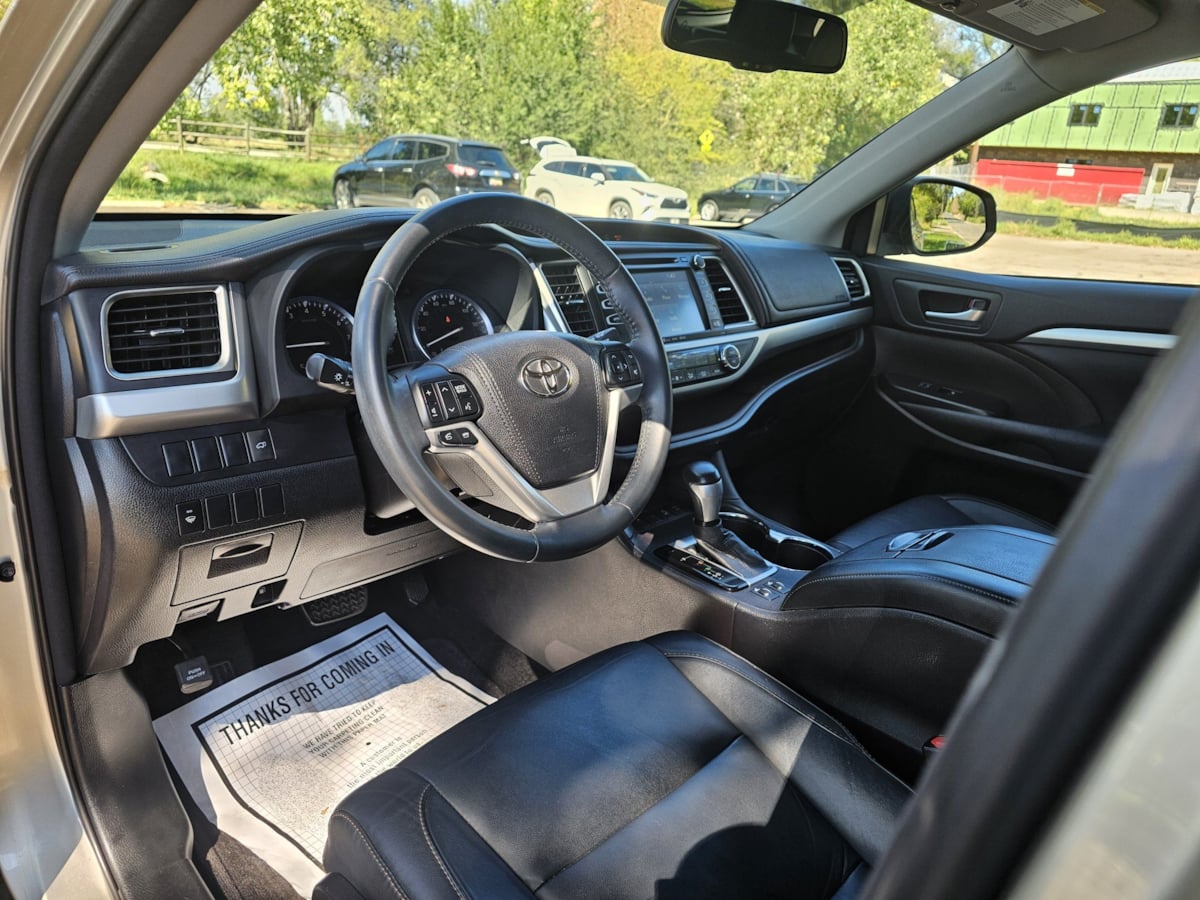 Toyota Highlander photo 10