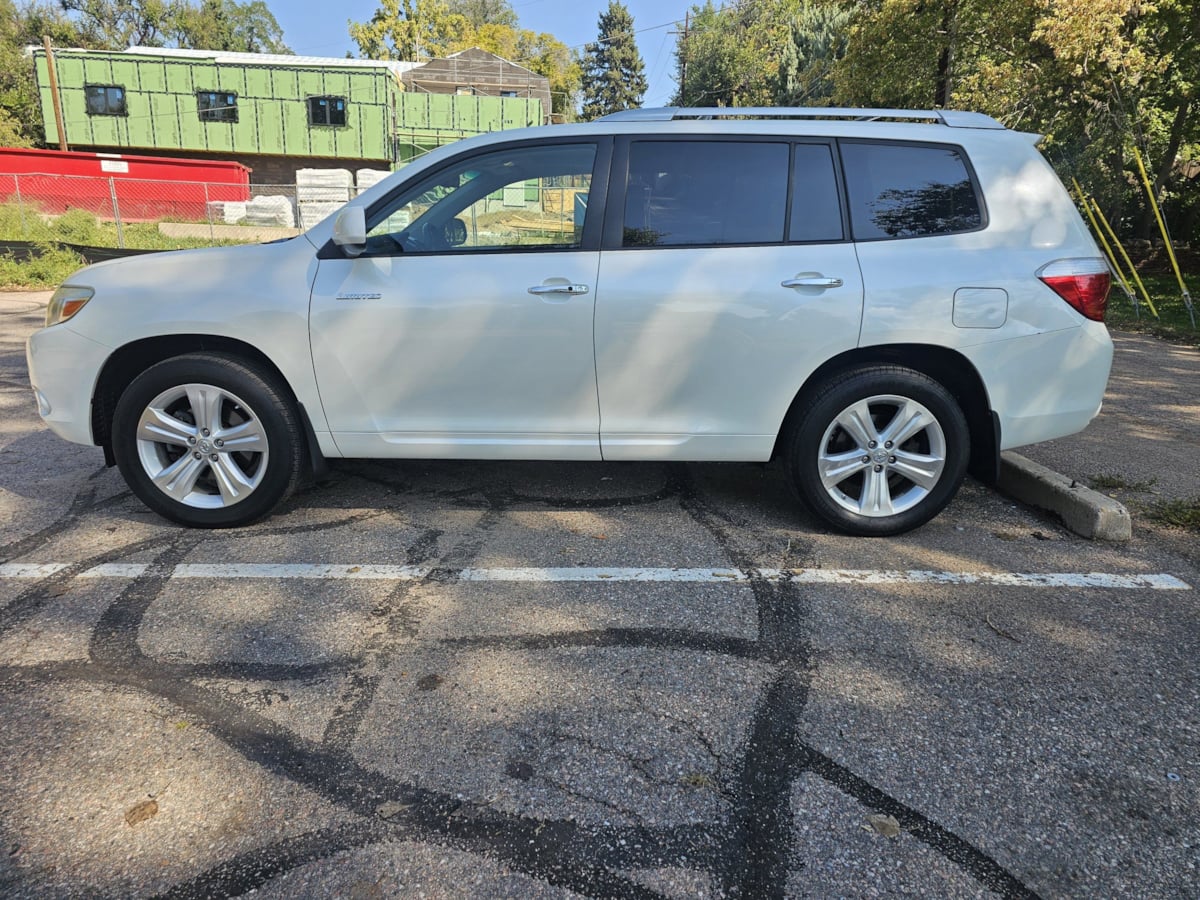 Toyota Highlander photo 2