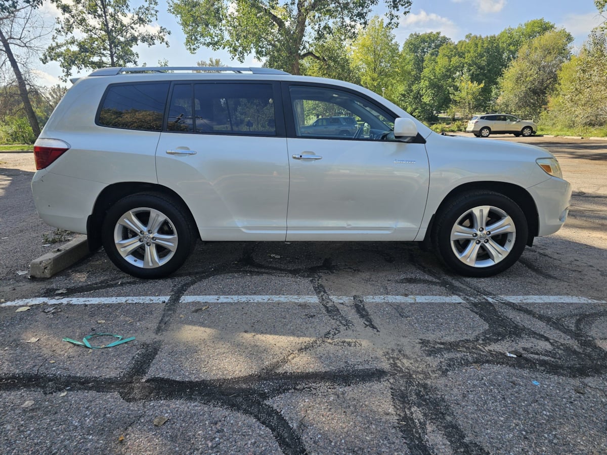 Toyota Highlander photo 6