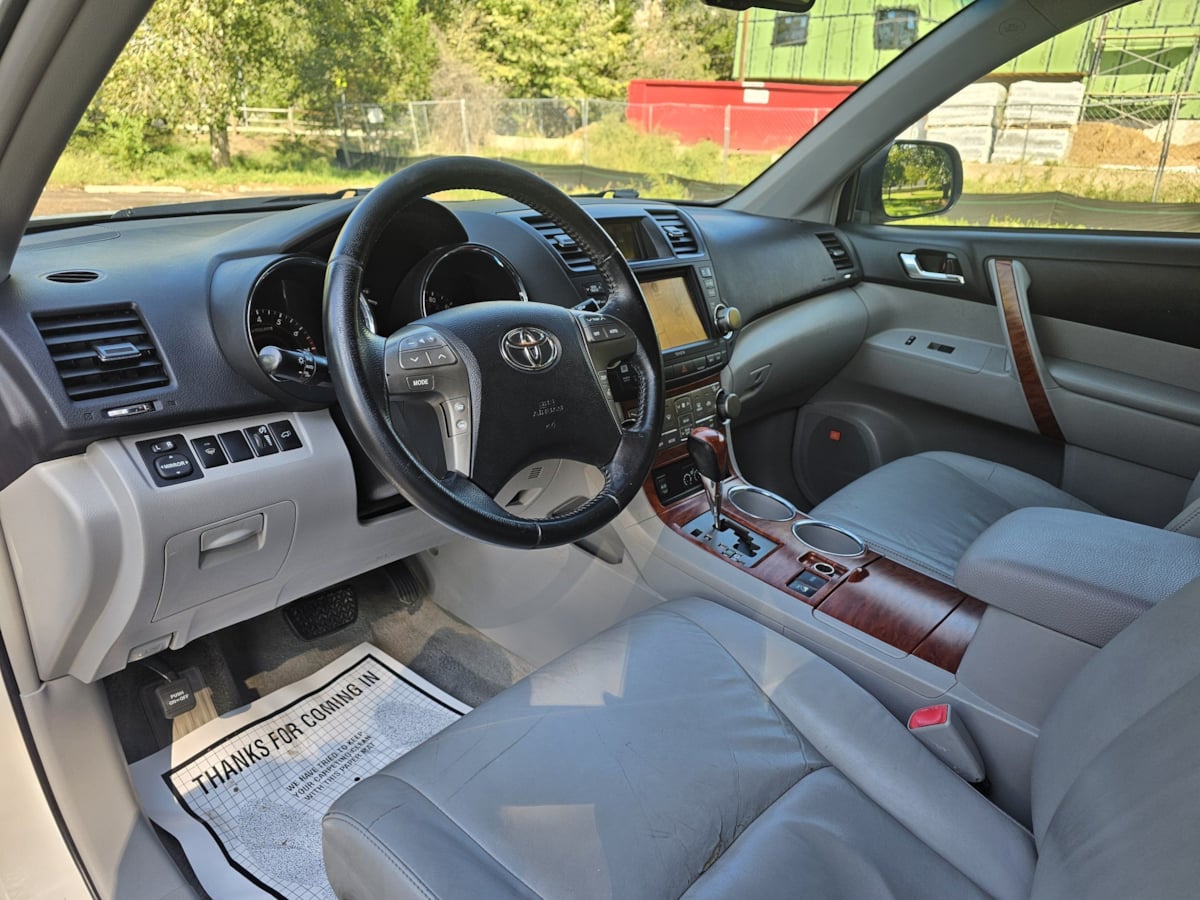 Toyota Highlander photo 10